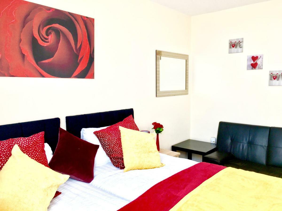 Studio Apartment, Private Bathroom And Parking Илфорд Экстерьер фото