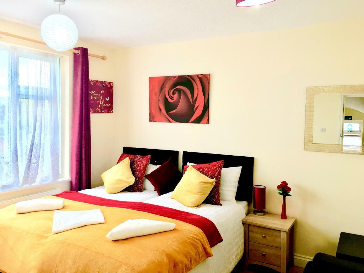 Studio Apartment, Private Bathroom And Parking Илфорд Экстерьер фото