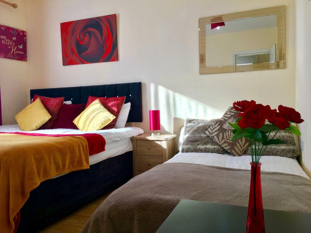 Studio Apartment, Private Bathroom And Parking Илфорд Экстерьер фото